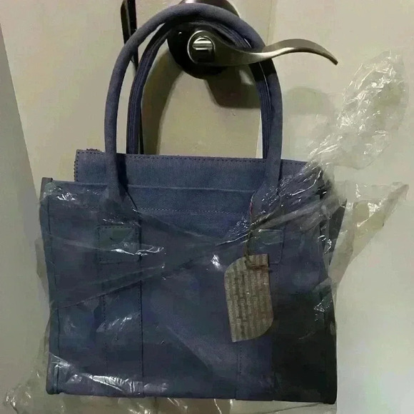 Handbags - NWT - Womens Purse - blue color